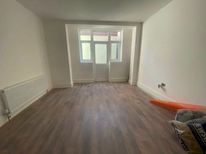 4 Bedroom Apartment To Rent In Woodberry Grove, Manor House, N4