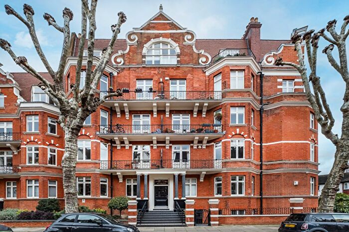3 Bedroom Flat For Sale In Lauderdale Road, London, W9