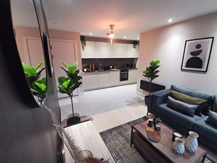 2 Bedroom Apartment To Rent In City Gardens, M15