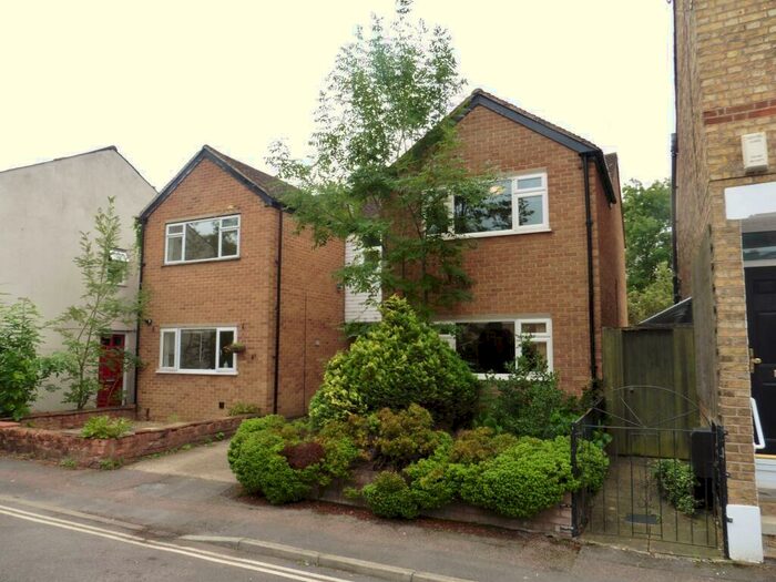 3 Bedroom Semi-Detached House To Rent In Vicarage Road, Oxford, OX1