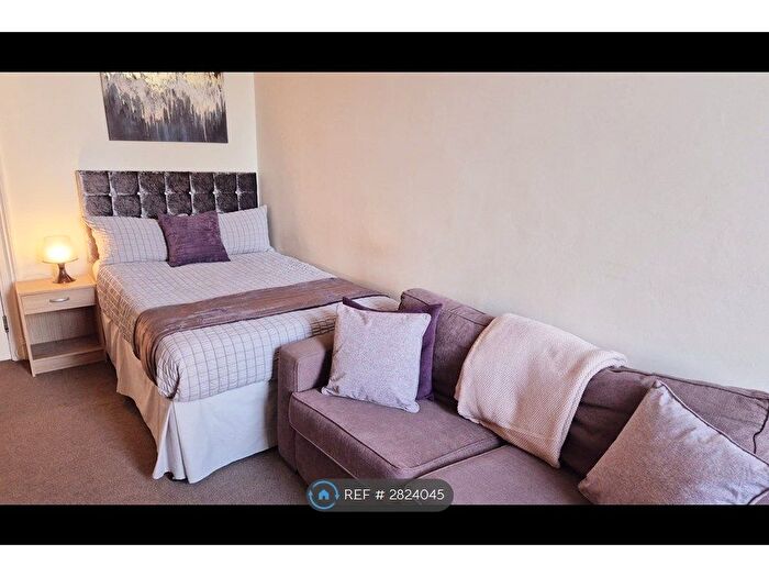 5 Bedroom Flat To Rent In Morningside Road, Edinburgh, EH10