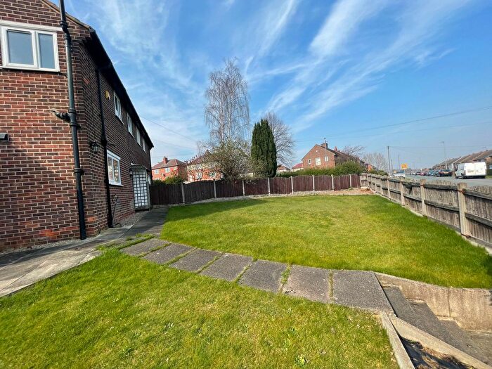 3 Bedroom Semi-Detached House To Rent In Wakefield, WF1