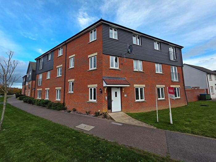 2 Bedroom Apartment For Sale In Paradise Orchard, Aylesbury, HP18