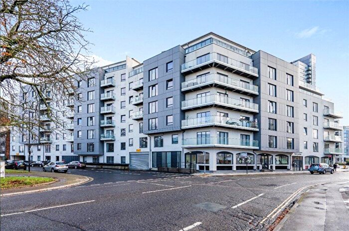 2 Bedroom Apartment For Sale In Royal Crescent Road, Southampton, Hampshire, SO14