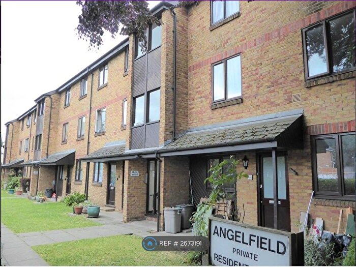 2 Bedroom Flat To Rent In Hounslow, Hounslow, TW3