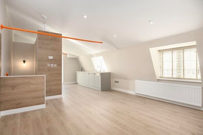 2 Bedroom Flat To Rent In Melville Villas Road, London, W3