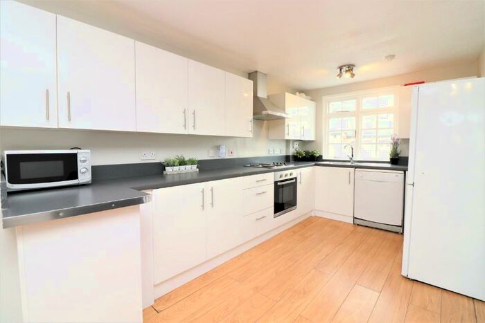 5 Bedroom House To Rent In Henstead Road, SO15
