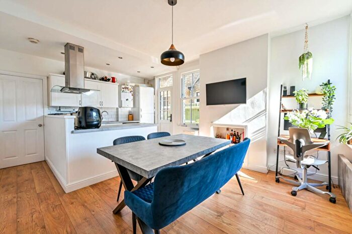 2 Bedroom Flat To Rent In Villiers Road, , Kingston, Kingston Upon Thames, KT1