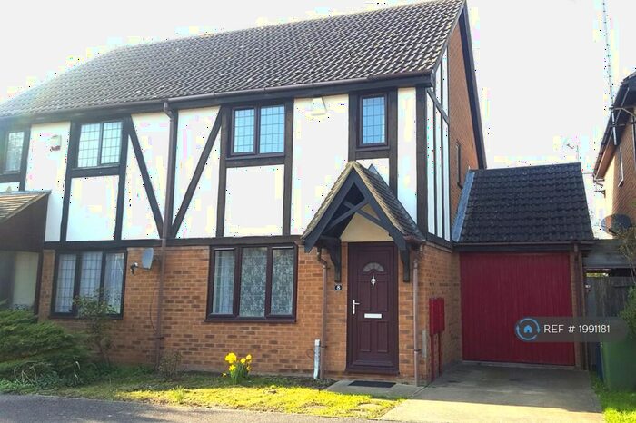 3 Bedroom Semi-Detached House To Rent In Martingale Close, Cambridge, CB4