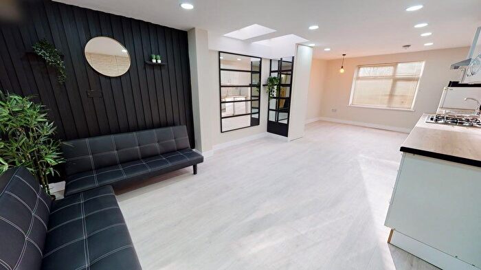 6 Bedroom House To Rent In Rookery Road, Selly Oak, B29