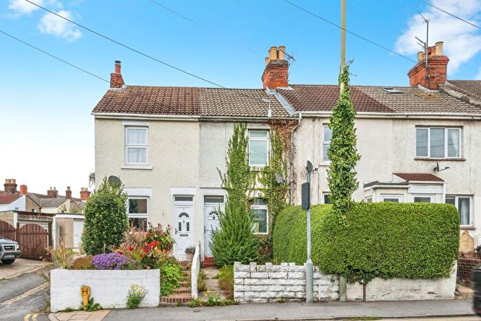2 Bedroom Terraced House For Sale In Kingshill Road, Swindon, SN1