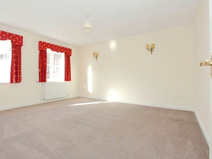 2 Bedroom Flat For Sale In Cardinal Mews, Vestry Close, Andover, Hampshire, SP10