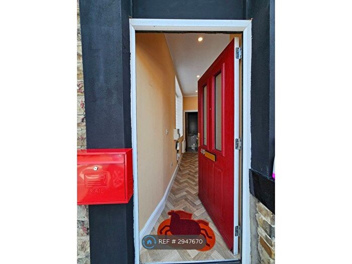 Studio To Rent In Pitt Street, Barnsley, S70