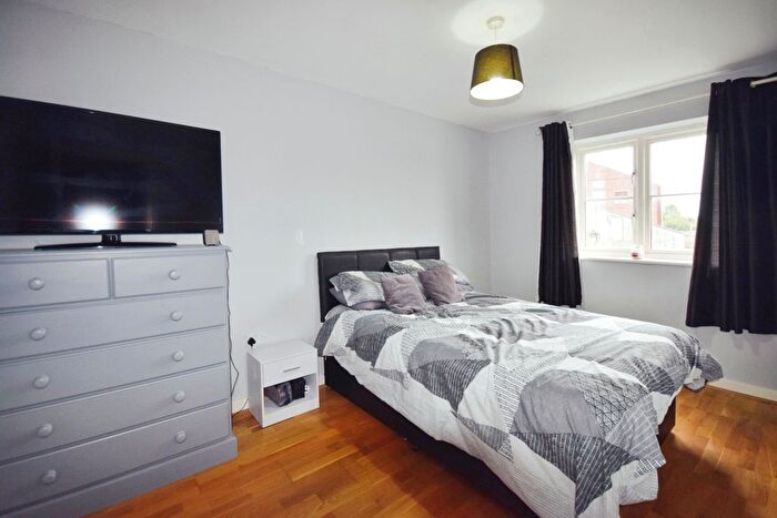 2 Bedroom Flat For Sale In Canal Close, Louth, LN11
