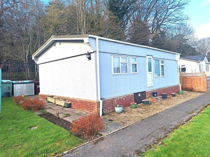 3 Bedroom Mobile Home For Sale In Peppard Road, Caversham, Reading, RG4