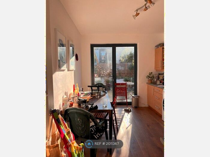 1 Bedroom Flat To Rent In Springfield Road, London, N15