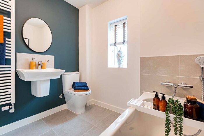 3 Bedroom Detached House For Sale In Larkfields, Laxton Leaze, Waterlooville, PO7