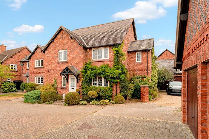 4 Bedroom Link Detached House For Sale In Wrexham Road, Pulford, CH4