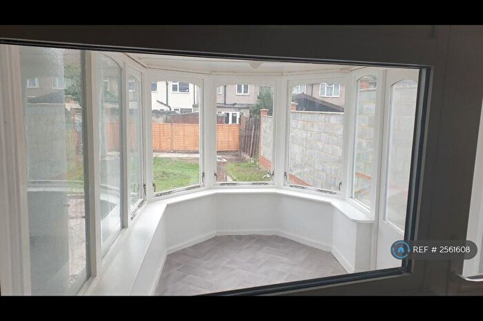 3 Bedroom End Of Terrace House To Rent In Oval Road South, Dagenham, RM10