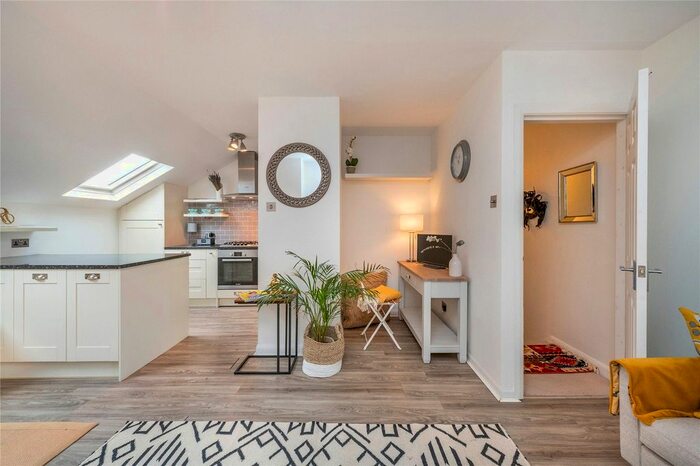 1 Bedroom Flat To Rent In St. Margarets Road, Twickenham, TW1