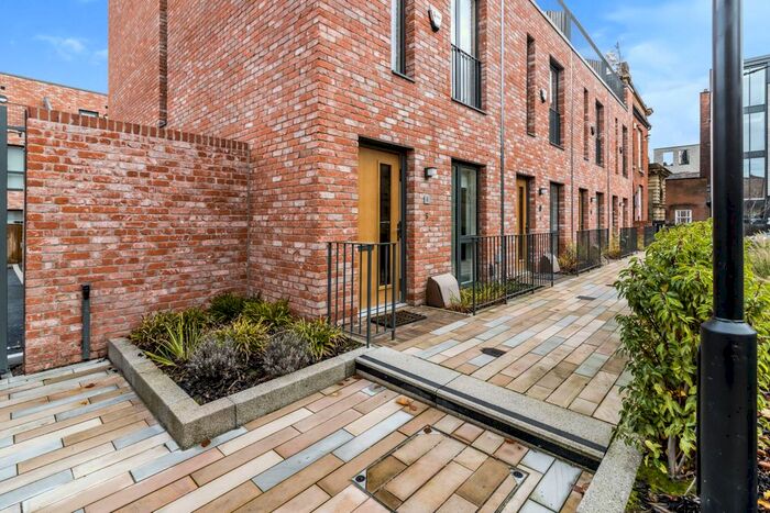 3 Bedroom Detached House To Rent In Sterling Avenue, Salford, Greater Manchester, M3