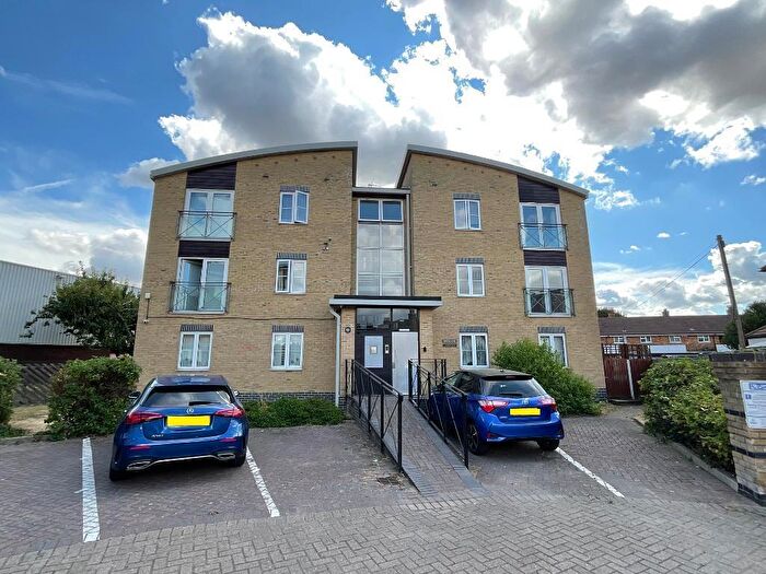 1 Bedroom Flat For Sale In Romside Place, Romford, Essex, RM7