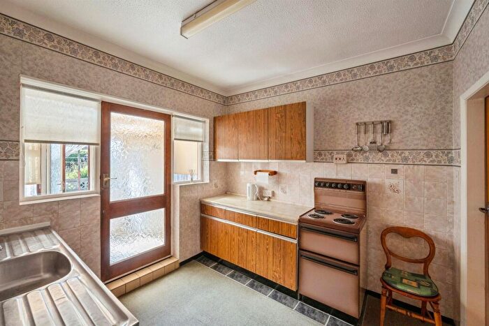 2 Bedroom Detached Bungalow For Sale In Kirton Lane, Thorne, Doncaster, DN8