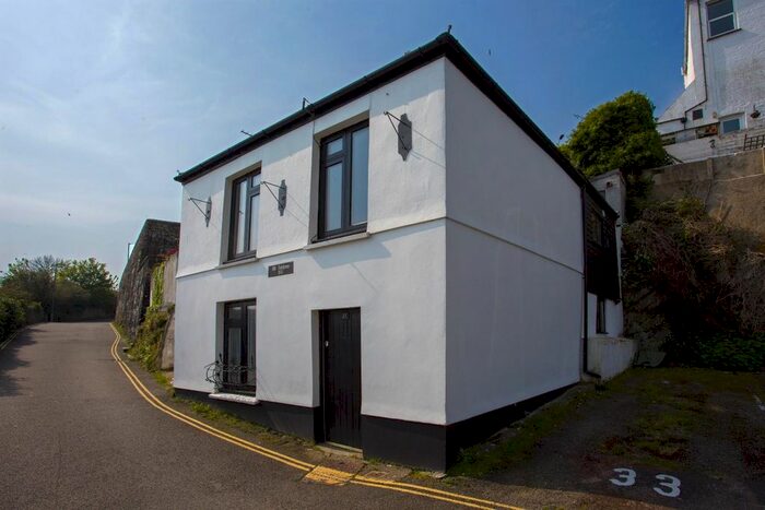 3 Bedroom Property To Rent In Smithick Hill, Falmouth, TR11