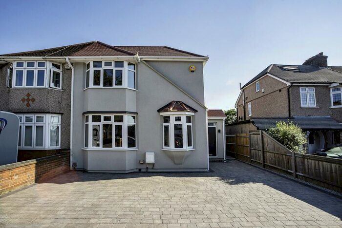 4 Bedroom Semi-Detached House To Rent In Rydal Drive, Bexleyheath, DA7