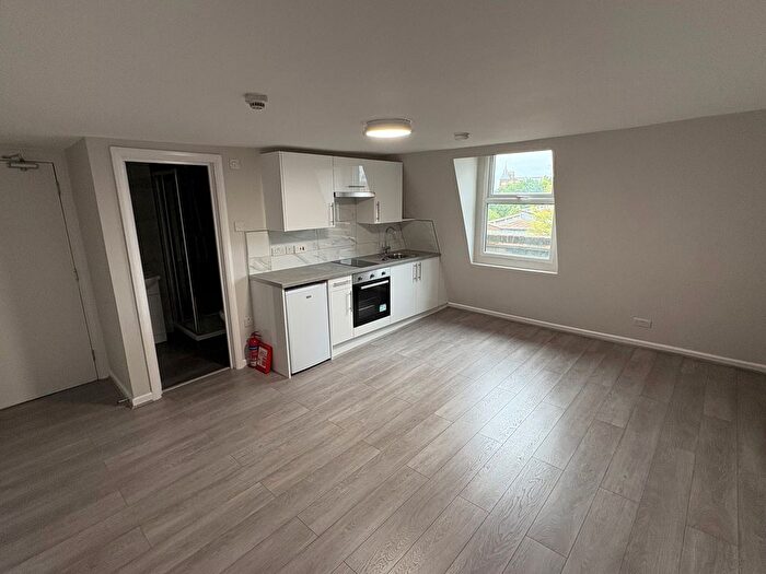 Studio To Rent In Barnsbury Road, Angel / Islington, N1