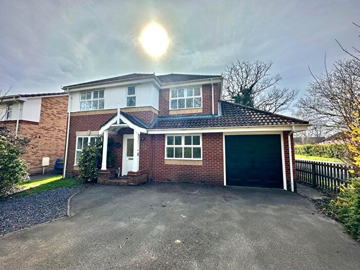 4 Bedroom Detached House To Rent In Richmond Close, Farnborough, Hampshire, GU14