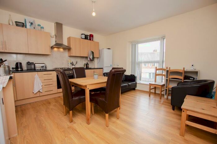 3 Bedroom Flat To Rent In Katie Road, B29