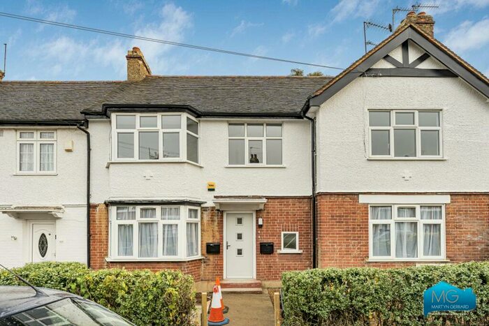 3 Bedroom Maisonette To Rent In Long Lane, East Finchley, London, N2