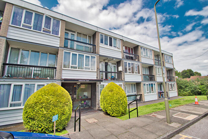 Studio To Rent In Ashbourne Close, London, N12