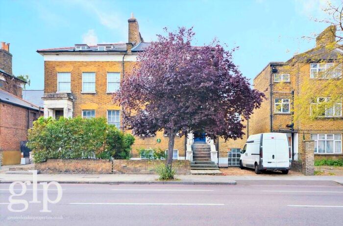 3 Bedroom Flat To Rent In Tollington Road, Holloway, N7