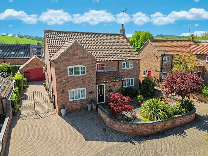 4 Bedroom Detached House For Sale In Doveys Orchard, Calverton, Nottingham, NG14