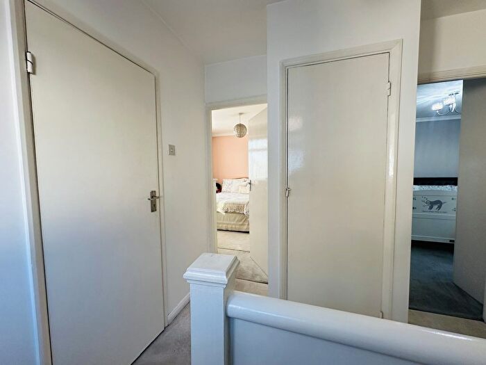 3 Bedroom End Of Terrace House For Sale In Pegg Road, Hounslow, TW5