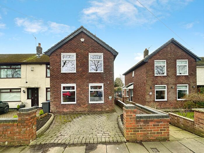 3 Bedroom Semi Detached House For Sale In Bury Road, Radcliffe, M26