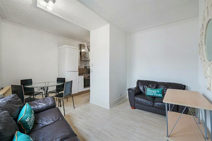 3 Bedroom Maisonette To Rent In Chapter Road, London, NW2