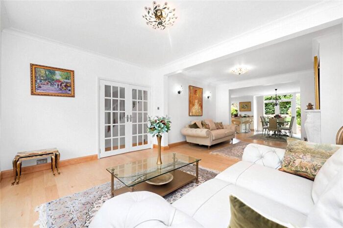 4 Bedroom Semi-Detached House To Rent In Holders Hill Gardens, Hendon, NW4
