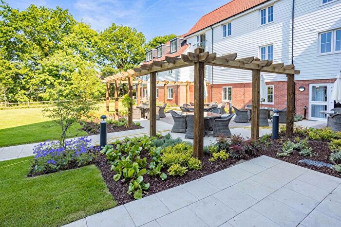 2 Bedroom Flat To Rent In Highgate Hill, Hawkhurst, Cranbrook, TN18