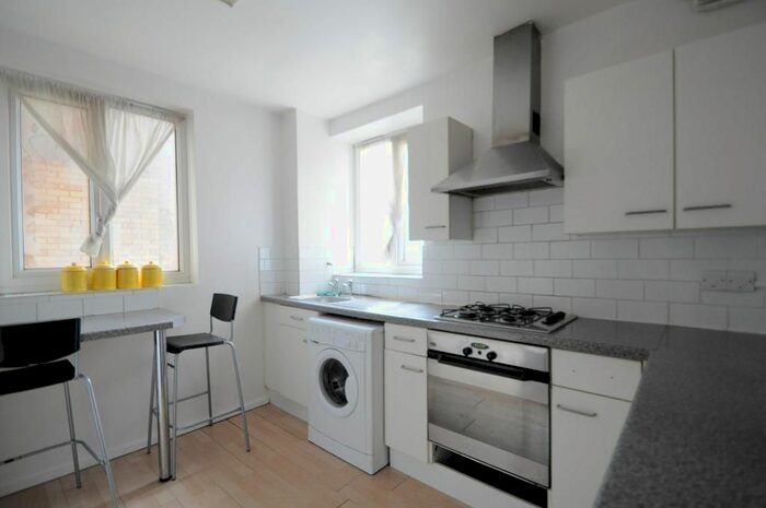 3 Bedroom Flat To Rent In Arnould Avenue, London, SE5