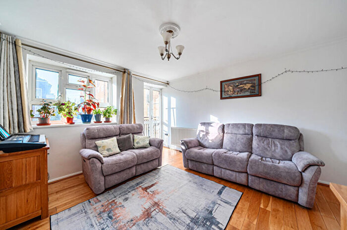 3 Bedroom Apartment For Sale In Laburnum Road, Mitcham, CR4