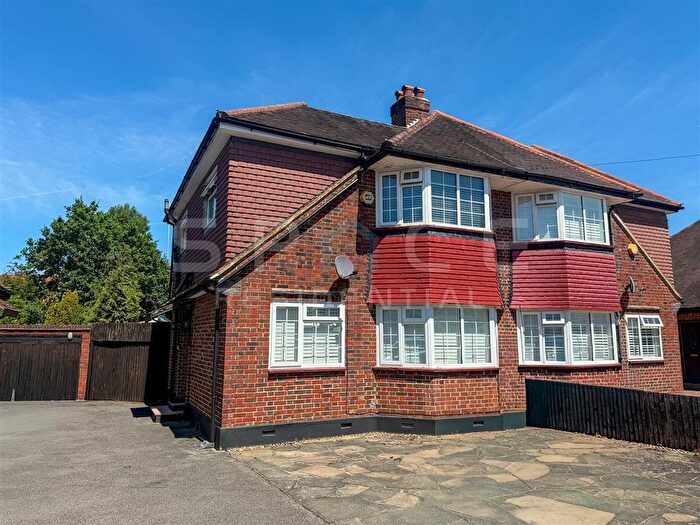3 Bedroom Semi-Detached House For Sale In Ranelagh Close, Edgware, HA8
