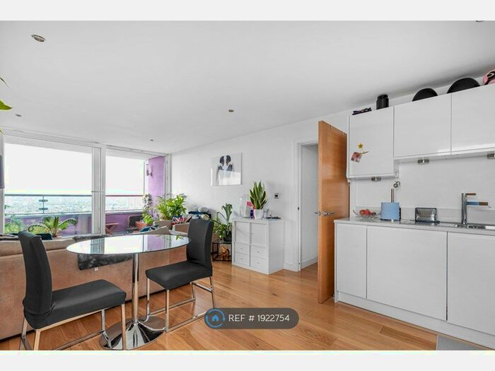 2 Bedroom Flat To Rent In Mallard Point, London, E3