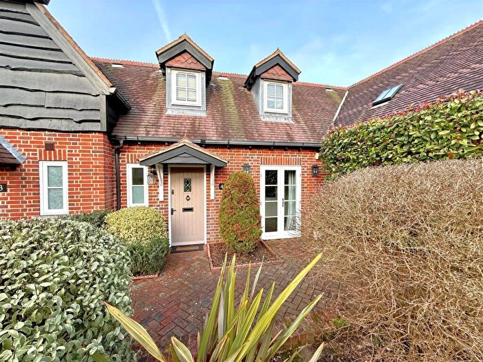 2 Bedroom Mews For Sale In Fairlawns, Burridge, SO31