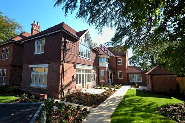 2 Bedroom Flat To Rent In Broadstone, BH18