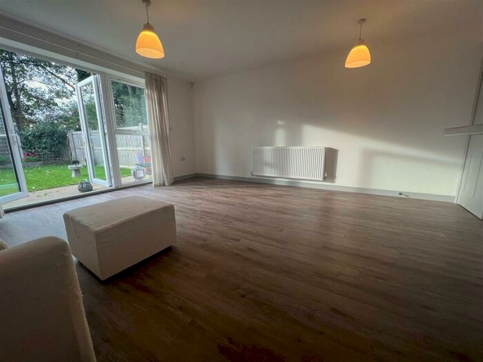 3 Bedroom Semi-Detached House To Rent In Sharp Street, Hull, HU5