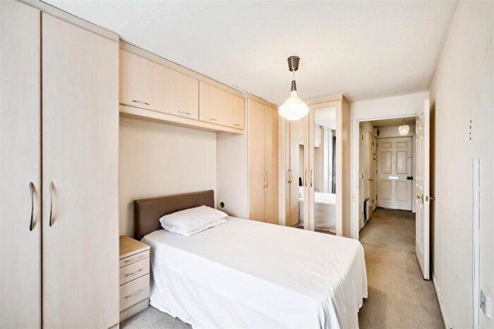 1 Bedroom Flat For Sale In Cambridge Road, Wanstead, E11