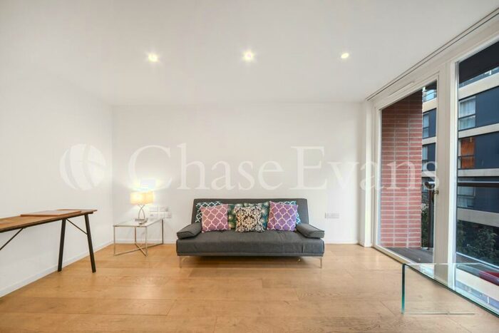 2 Bedroom Flat To Rent In Central Street, Clerkenwell, London, EC1V